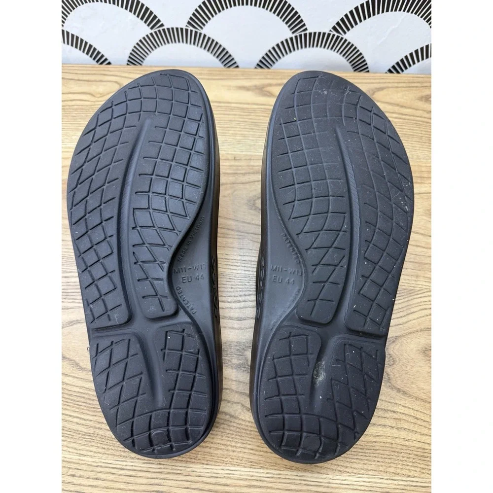 Oofos OOahh Mens 11 /Women 13 Black Beach Walking Outdoor Recovery Slide Sandals